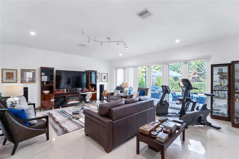 5348 NW 106th Ct Doral, FL 33178