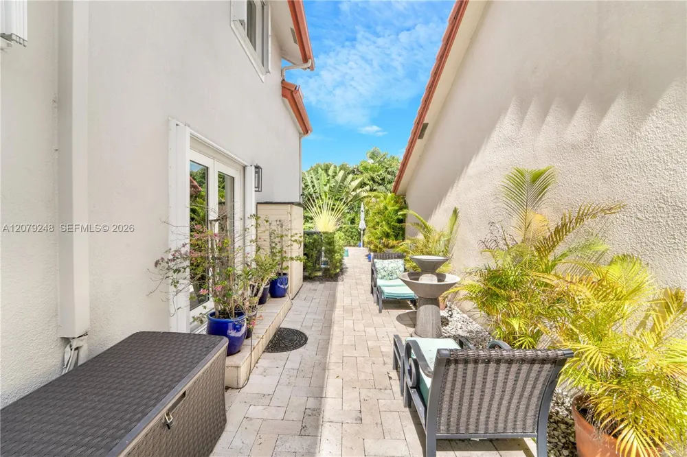 5348 NW 106th Ct Doral, FL 33178