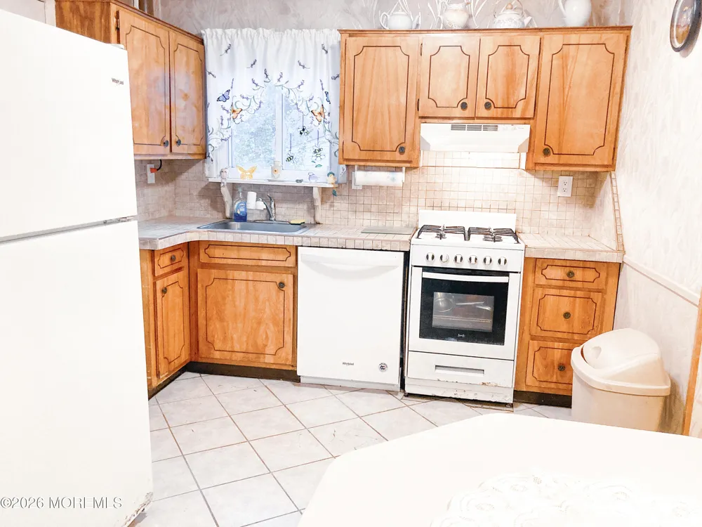 3 Swan Street Manchester, NJ 08759