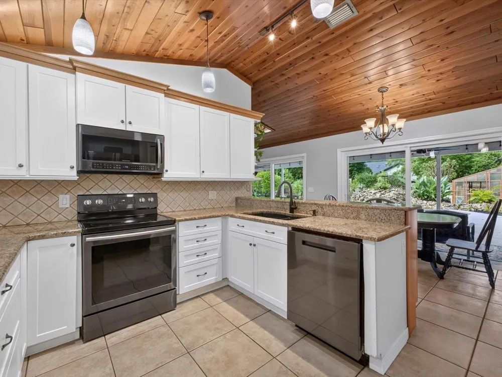992 SLEEPING ROCK COURT Winter Springs, FL 32708