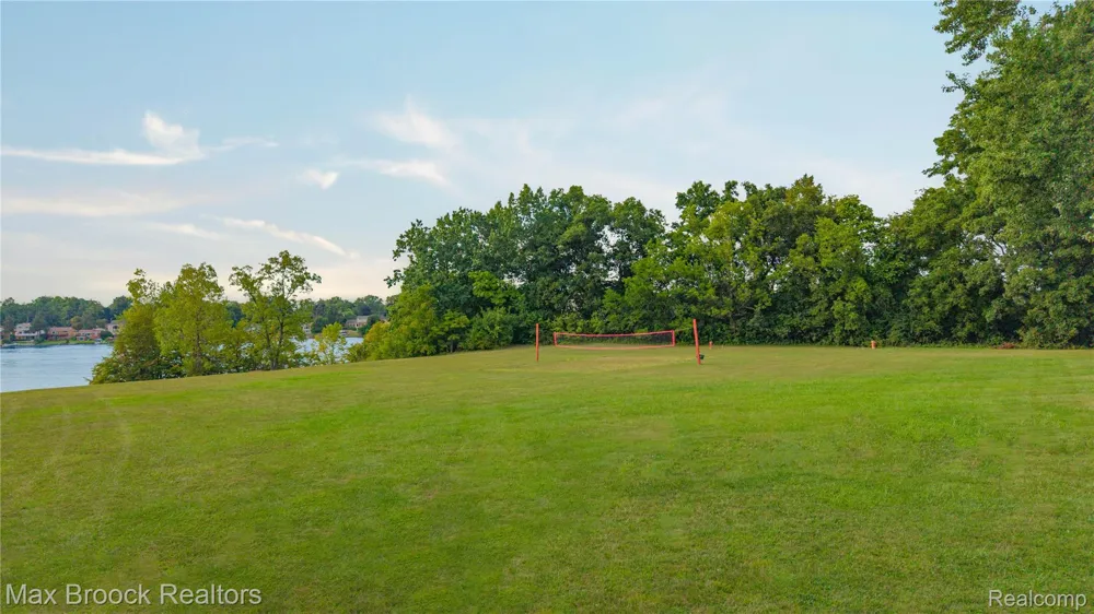 2222 Montroyal Avenue Waterford Charter Township, MI 48328