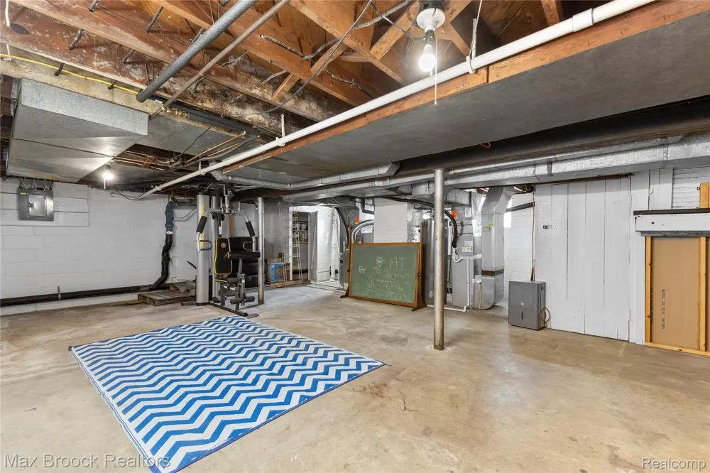 2222 Montroyal Avenue Waterford Charter Township, MI 48328