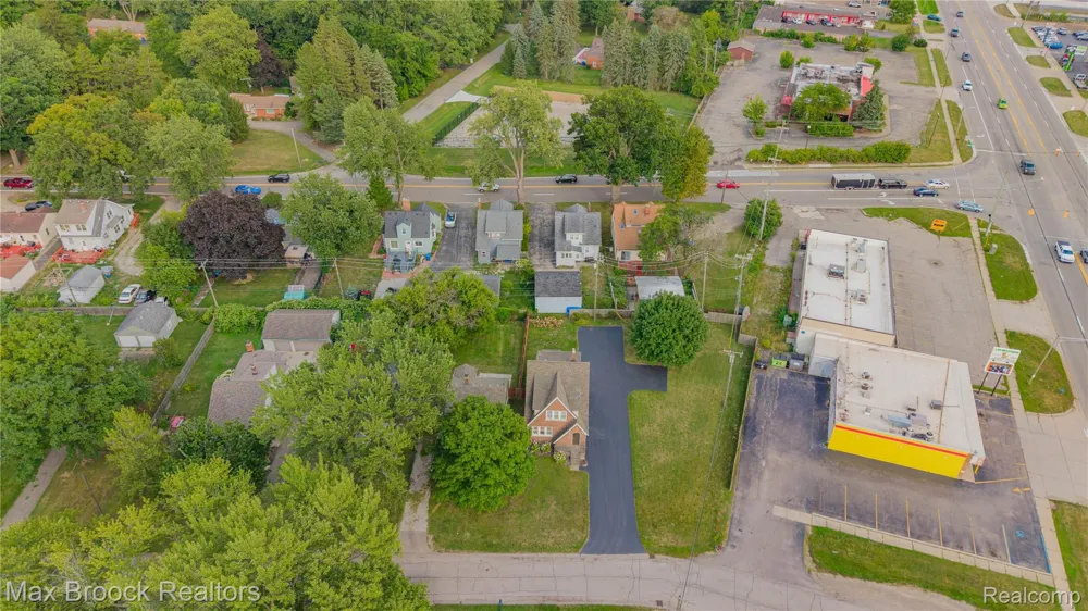 2222 Montroyal Avenue Waterford Charter Township, MI 48328