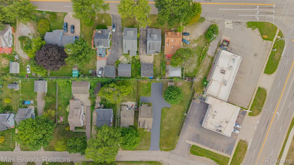 2222 Montroyal Avenue Waterford Charter Township, MI 48328