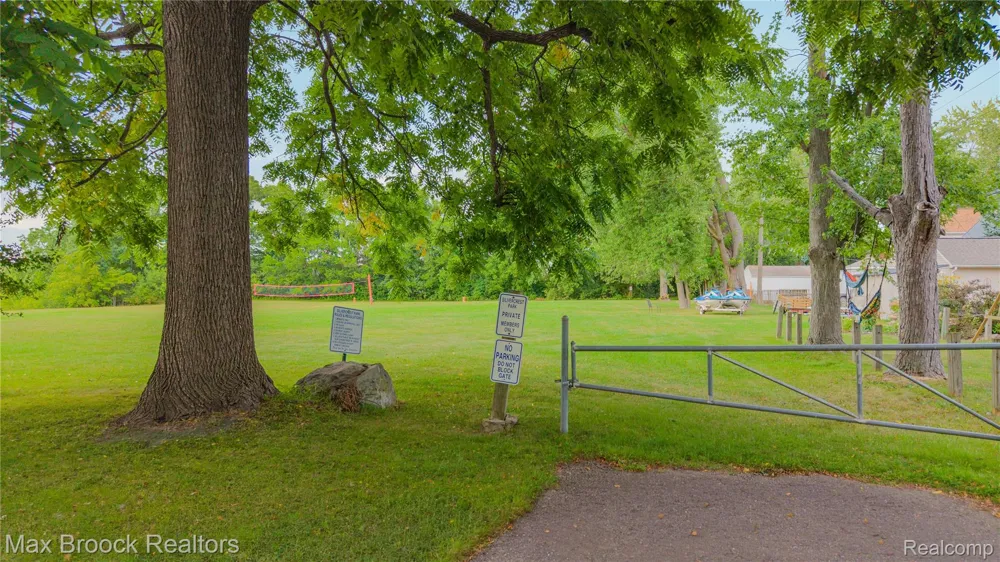 2222 Montroyal Avenue Waterford Charter Township, MI 48328