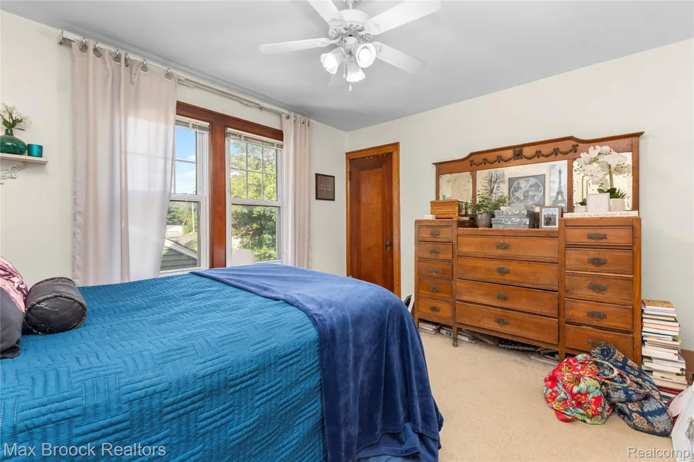 2222 Montroyal Avenue Waterford Charter Township, MI 48328