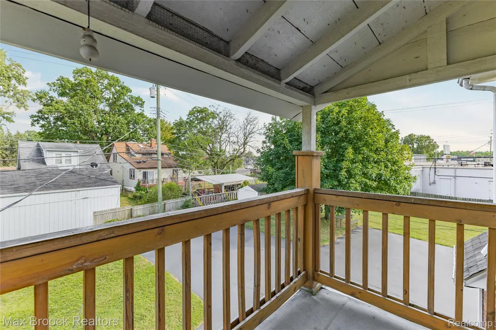 2222 Montroyal Avenue Waterford Charter Township, MI 48328