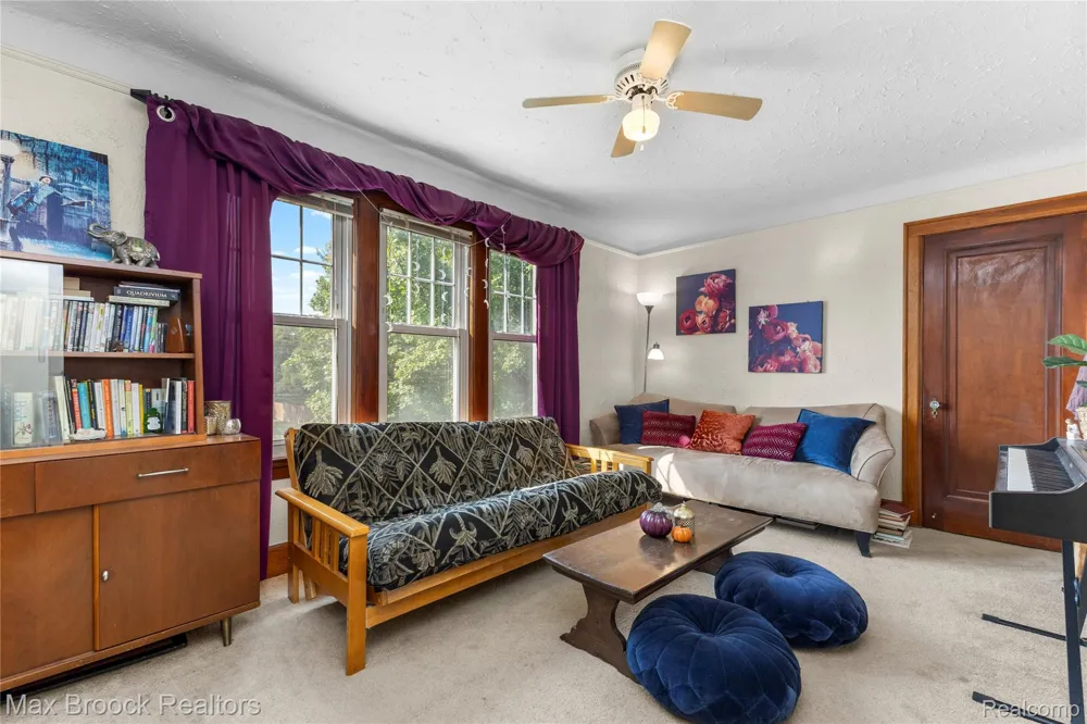2222 Montroyal Avenue Waterford Charter Township, MI 48328
