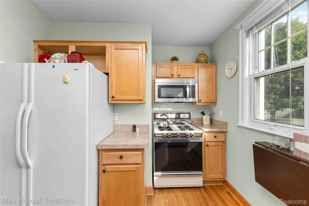2222 Montroyal Avenue Waterford Charter Township, MI 48328