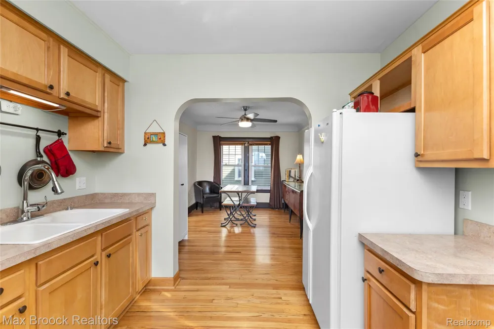 2222 Montroyal Avenue Waterford Charter Township, MI 48328