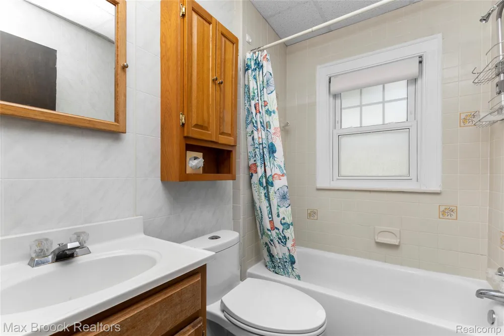 2222 Montroyal Avenue Waterford Charter Township, MI 48328