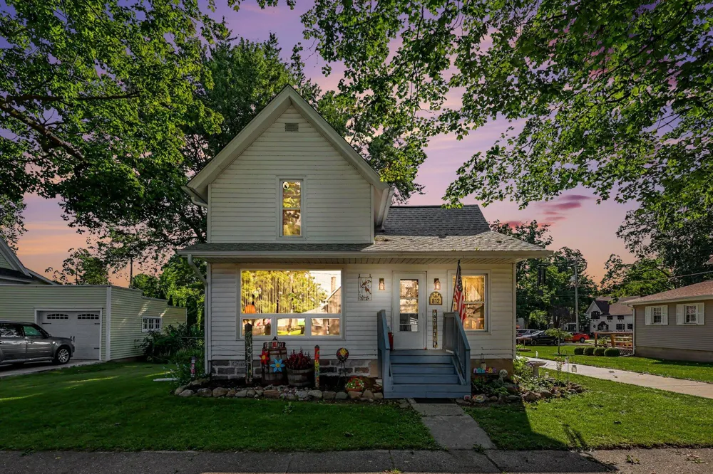 812 6th Avenue Lake Odessa, MI 48849