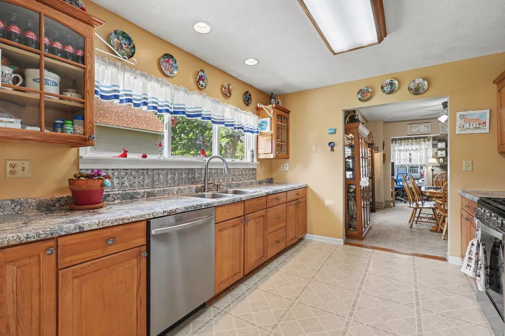 812 6th Avenue Lake Odessa, MI 48849