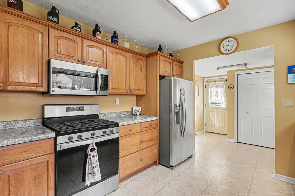 812 6th Avenue Lake Odessa, MI 48849