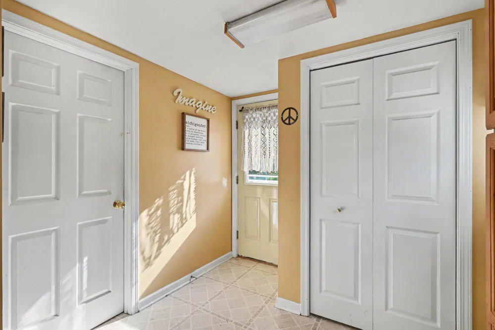 812 6th Avenue Lake Odessa, MI 48849