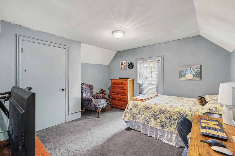 812 6th Avenue Lake Odessa, MI 48849