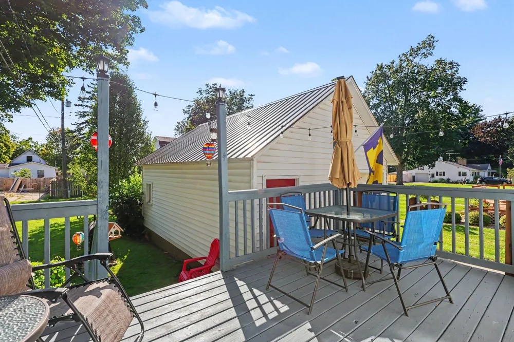 812 6th Avenue Lake Odessa, MI 48849