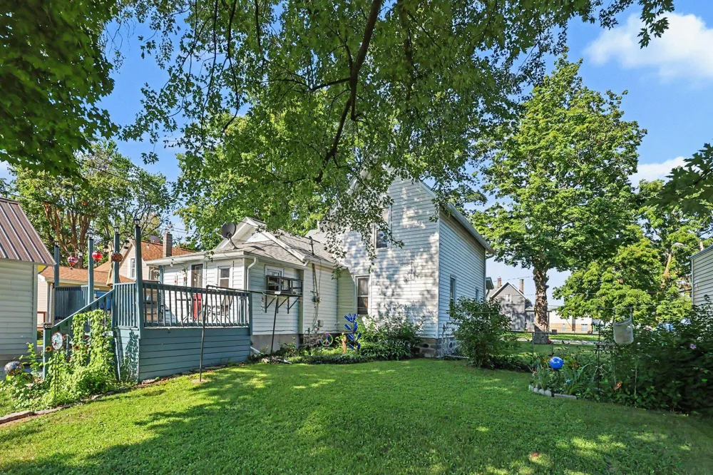 812 6th Avenue Lake Odessa, MI 48849