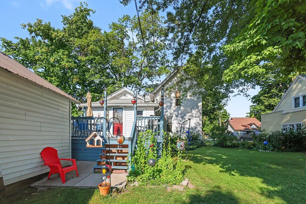 812 6th Avenue Lake Odessa, MI 48849