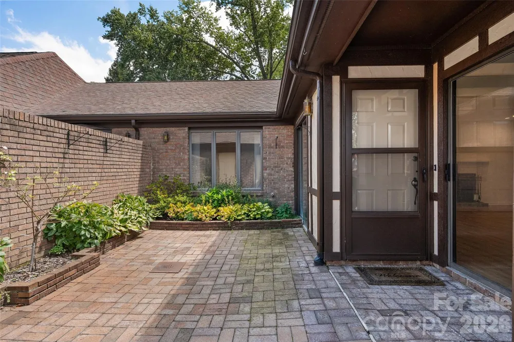 26 Lodge Lane Waynesville, NC 28786
