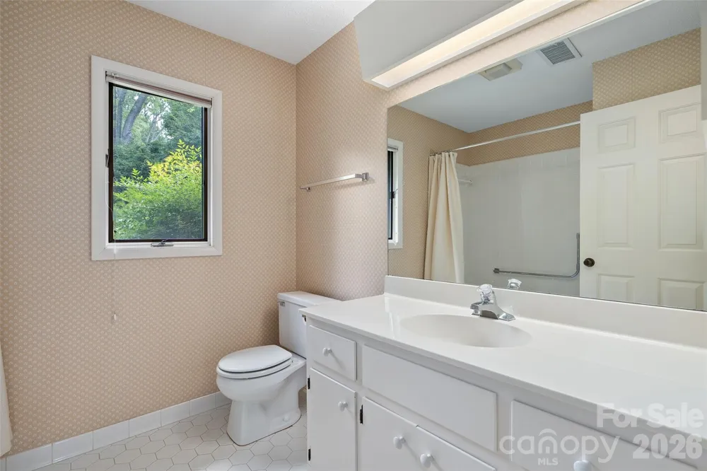 26 Lodge Lane Waynesville, NC 28786