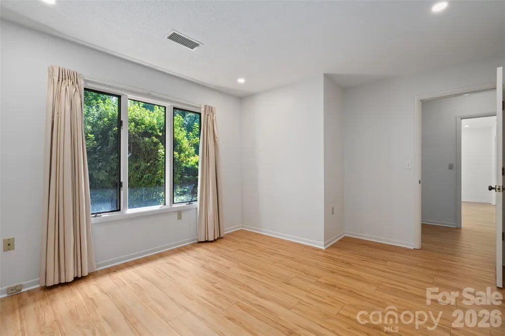 26 Lodge Lane Waynesville, NC 28786