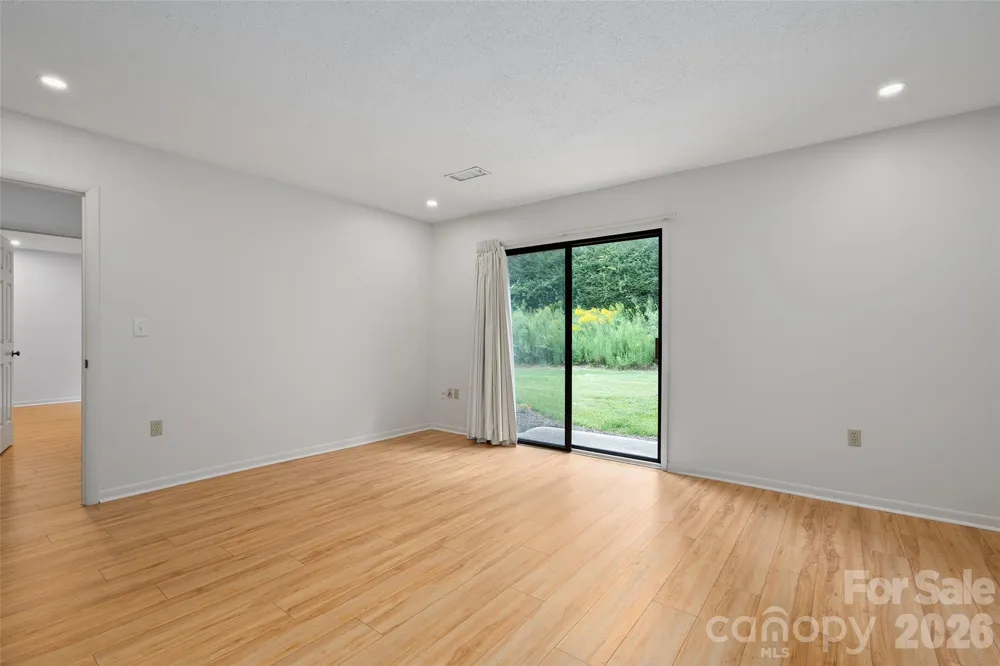 26 Lodge Lane Waynesville, NC 28786