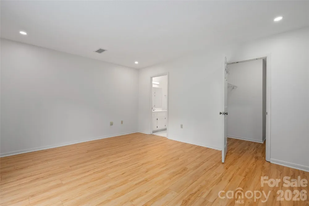 26 Lodge Lane Waynesville, NC 28786