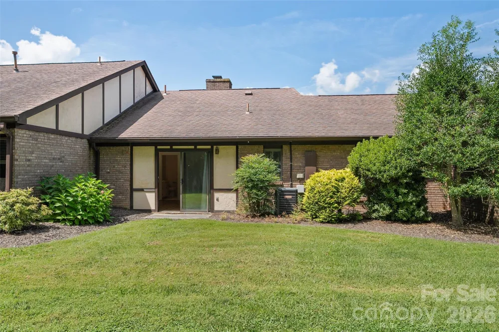 26 Lodge Lane Waynesville, NC 28786