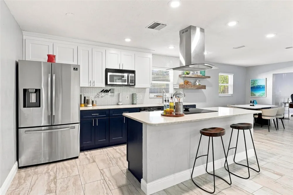 8028 25TH AVENUE St Petersburg, FL 33710