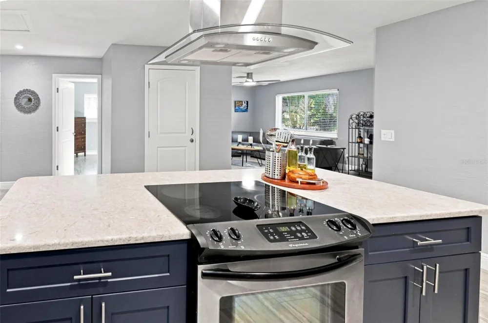 8028 25TH AVENUE St Petersburg, FL 33710