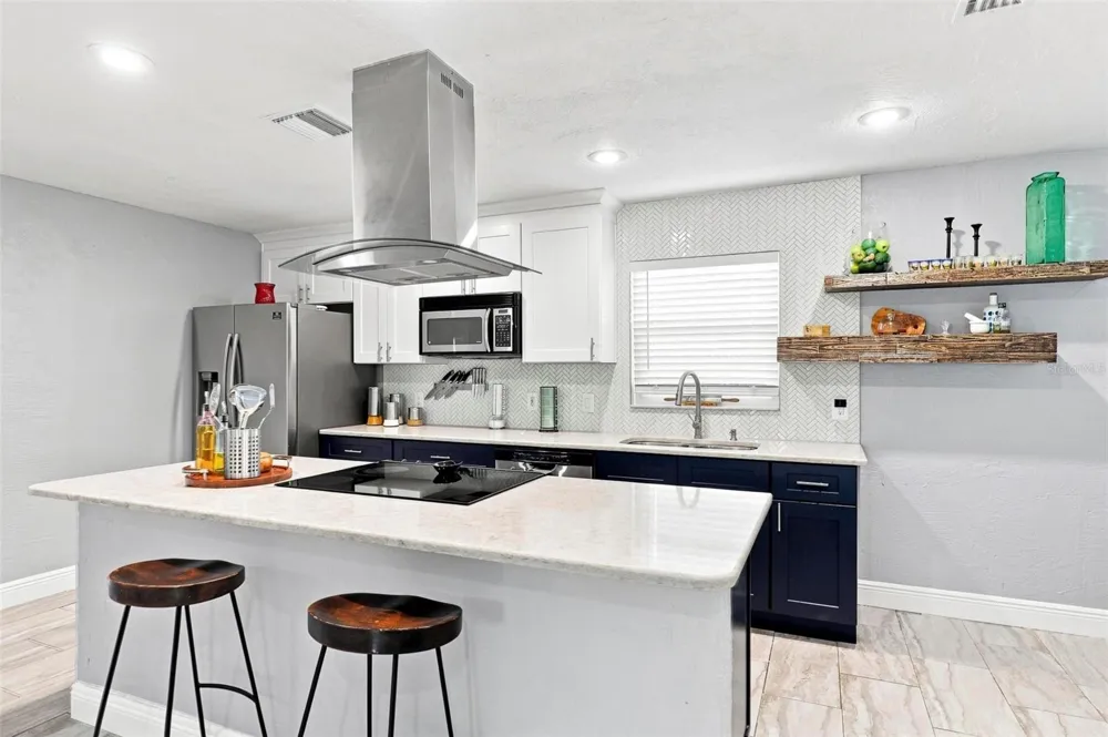 8028 25TH AVENUE St Petersburg, FL 33710
