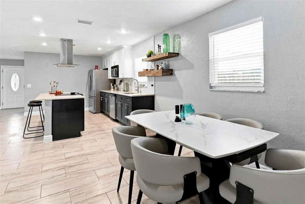 8028 25TH AVENUE St Petersburg, FL 33710