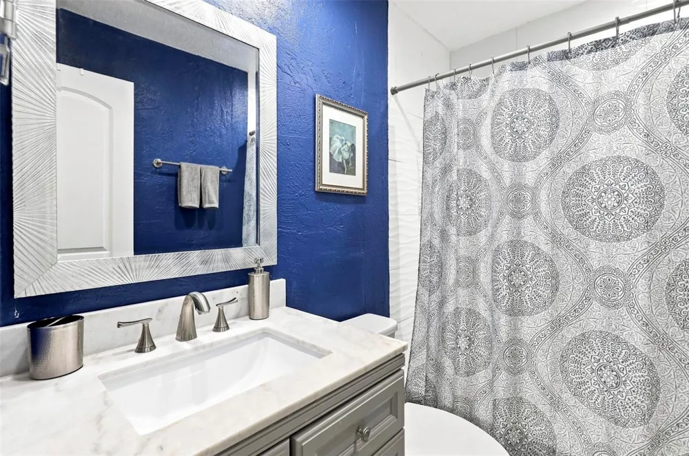 8028 25TH AVENUE St Petersburg, FL 33710