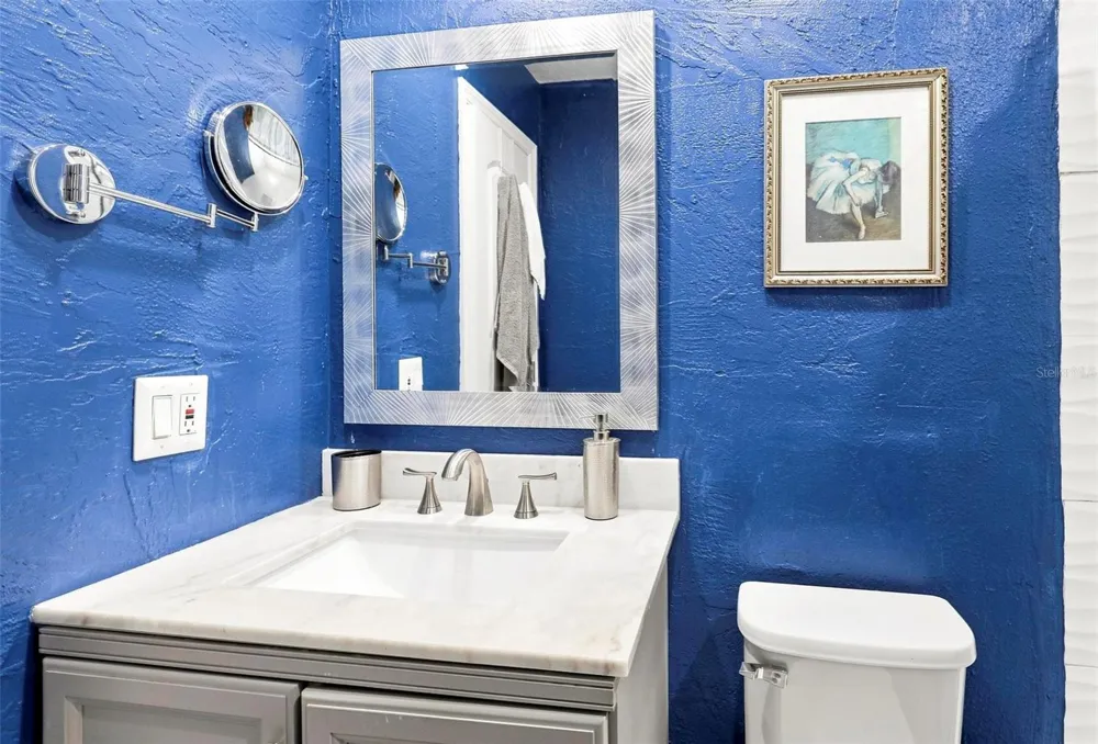 8028 25TH AVENUE St Petersburg, FL 33710