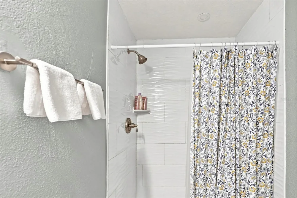 8028 25TH AVENUE St Petersburg, FL 33710