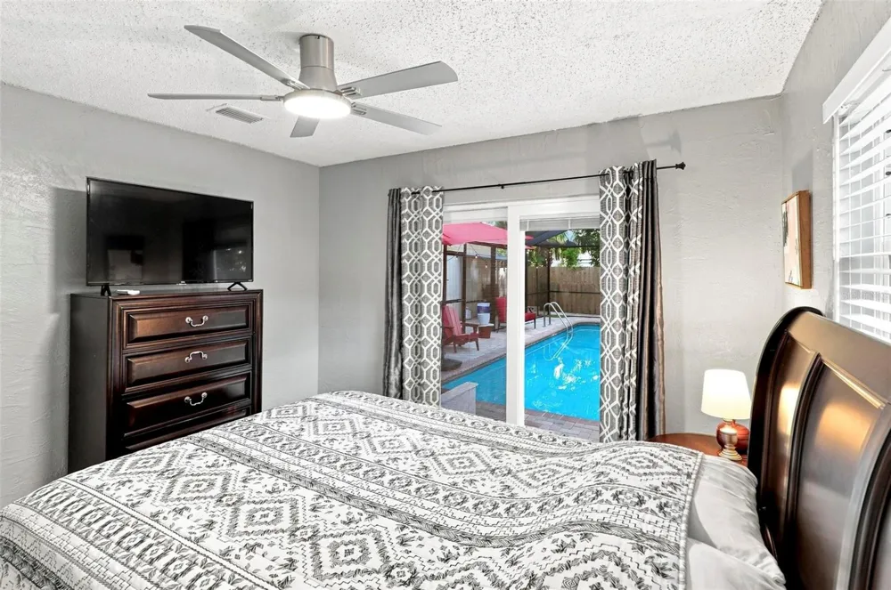 8028 25TH AVENUE St Petersburg, FL 33710
