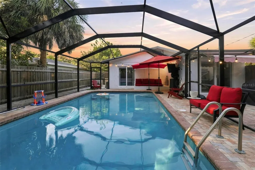 8028 25TH AVENUE St Petersburg, FL 33710