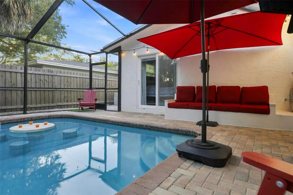 8028 25TH AVENUE St Petersburg, FL 33710
