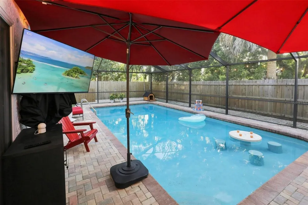 8028 25TH AVENUE St Petersburg, FL 33710