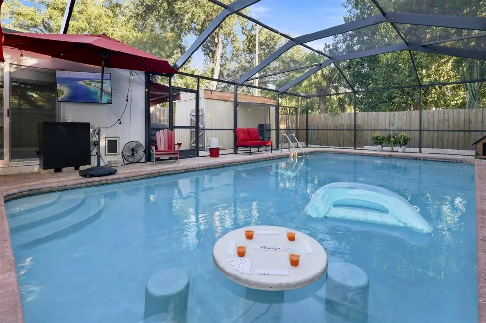 8028 25TH AVENUE St Petersburg, FL 33710