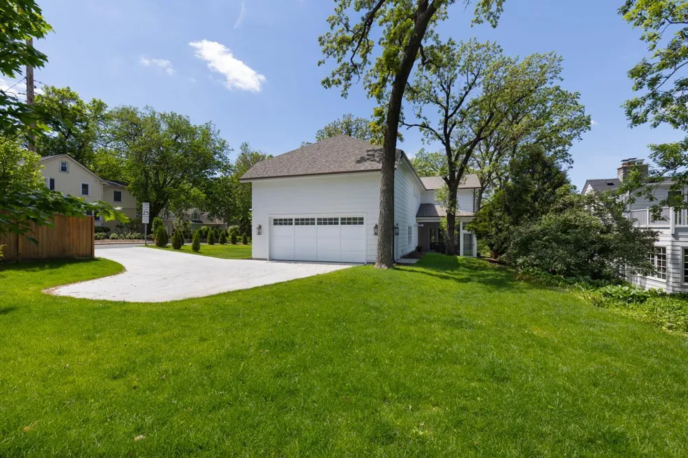 4717 Meadow Road Edina, MN 55424