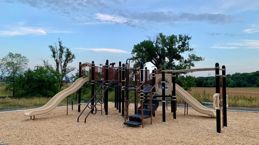 1698 Oak Creek Pass Chaska, MN 55318