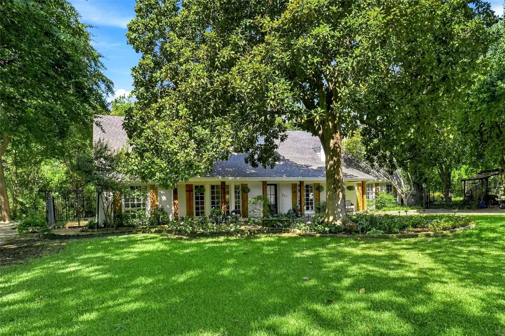 933 Blue Lake Circle Richardson, TX 75080