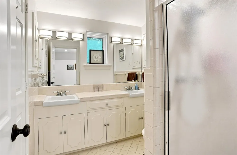 933 Blue Lake Circle Richardson, TX 75080