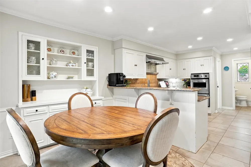933 Blue Lake Circle Richardson, TX 75080