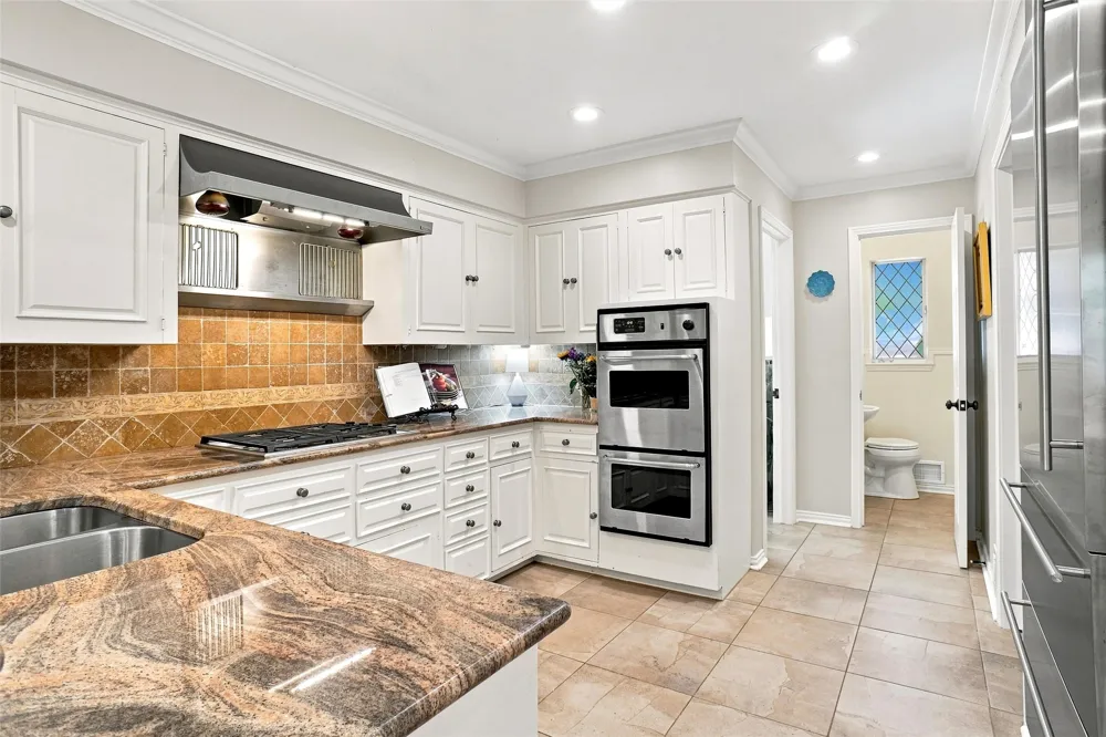 933 Blue Lake Circle Richardson, TX 75080