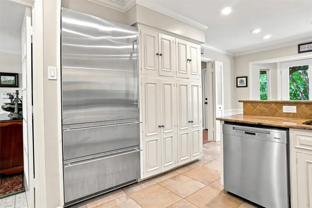 933 Blue Lake Circle Richardson, TX 75080