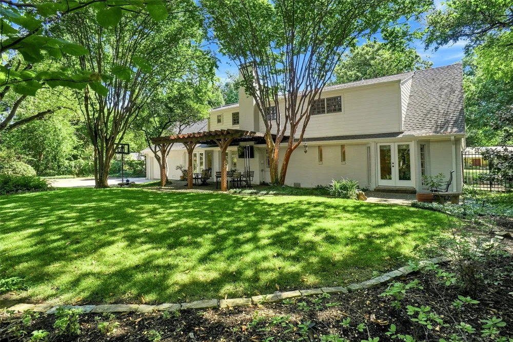 933 Blue Lake Circle Richardson, TX 75080