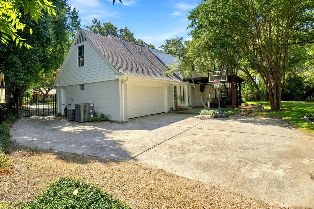 933 Blue Lake Circle Richardson, TX 75080